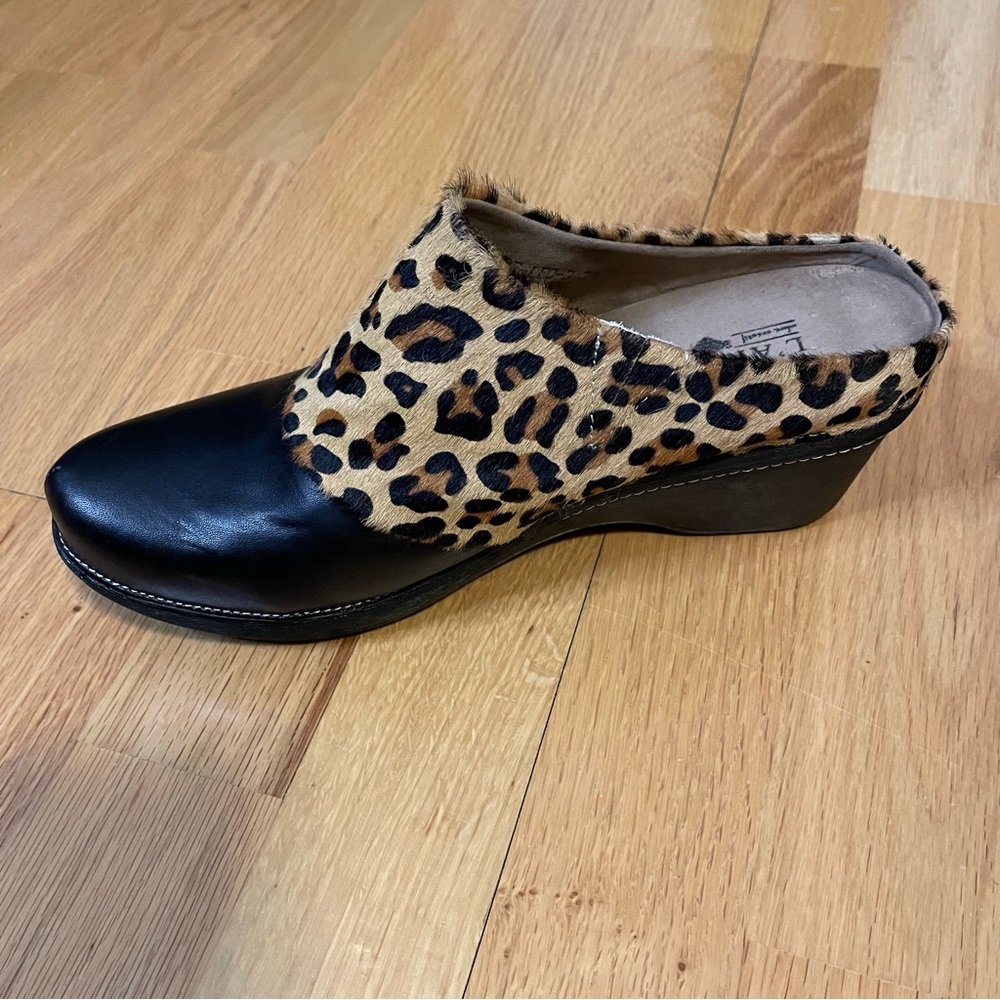 Spring Step Lartiste Clogs Leopard Print Leather … - image 3